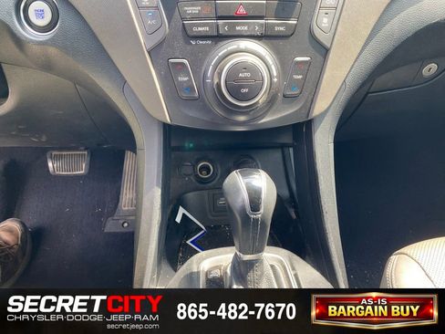 Used 2017 Hyundai Santa Fe FWD image 17
