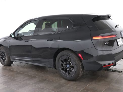 Used 2024 BMW iX xDrive50 w/ Premium Package AWD/4WD image 3