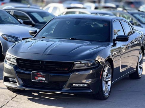 Used 2018 Dodge Charger R/T RWD image 3