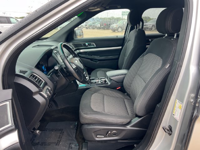 Used 2017 Ford Explorer XLT AWD/4WD image 12