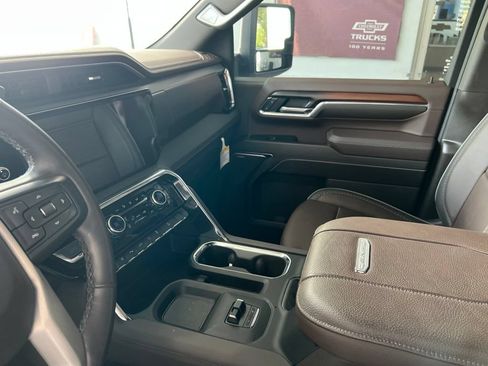 Used 2024 GMC Sierra 2500 Denali AWD/4WD image 8