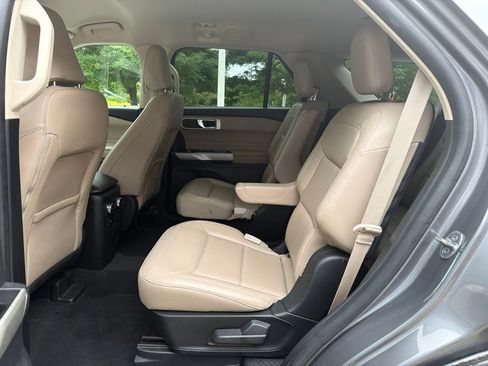 Used 2022 Ford Explorer XLT w/ Equipment Group 202A AWD/4WD image 21