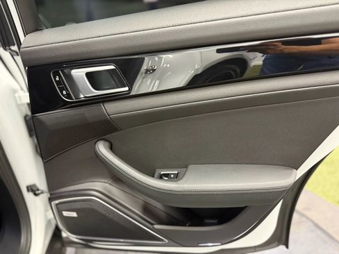 Used 2021 Porsche Panamera image 22