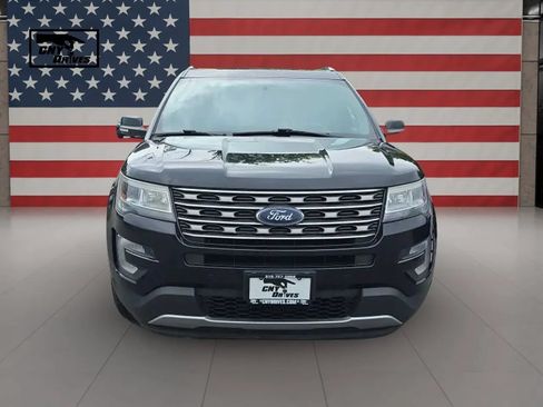 Used 2017 Ford Explorer XLT w/ Equipment Group 202A AWD/4WD image 2