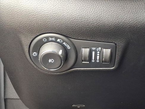 Used 2023 Jeep Compass Latitude image 22