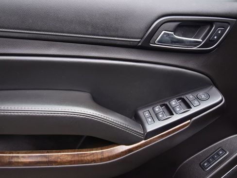 Used 2016 Chevrolet Suburban LT image 20