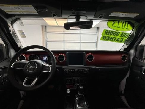 Used 2023 Jeep Gladiator Rubicon w/ Cold Weather Group AWD/4WD image 4