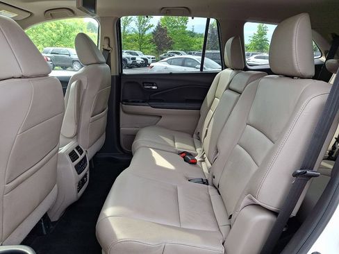 Used 2017 Honda Pilot Touring image 13