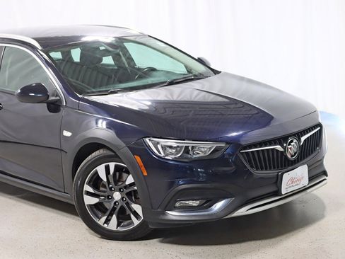 Used 2018 Buick Regal Preferred w/ Sights and Sounds Package AWD/4WD image 2