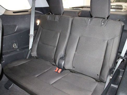 Used 2022 Ford Explorer XLT image 13