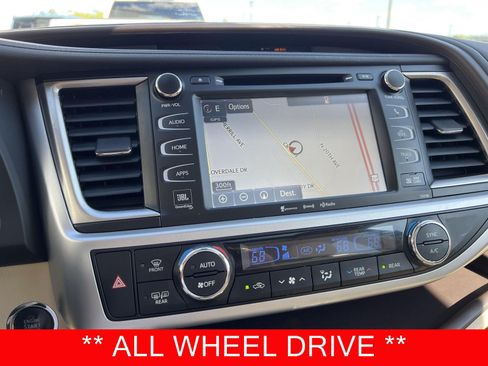 Used 2017 Toyota Highlander Limited AWD/4WD image 5