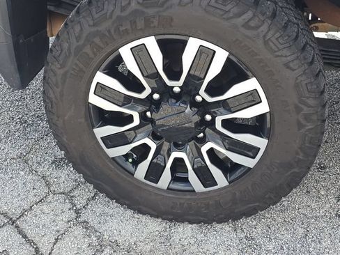 Used 2024 GMC Sierra 2500 Denali Ultimate AWD/4WD image 12
