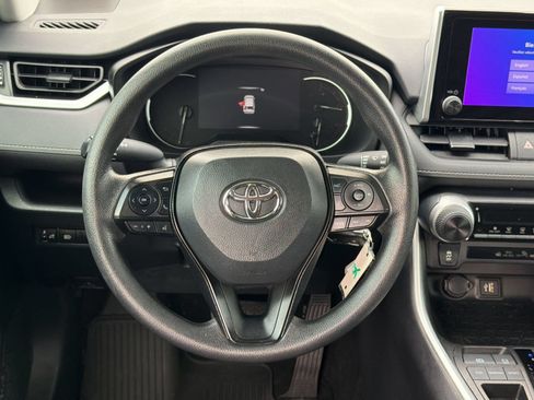 Used 2023 Toyota RAV4 LE FWD image 11