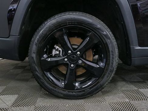 Used 2023 Jeep Grand Cherokee L Limited w/ Black Appearance Package AWD/4WD image 17