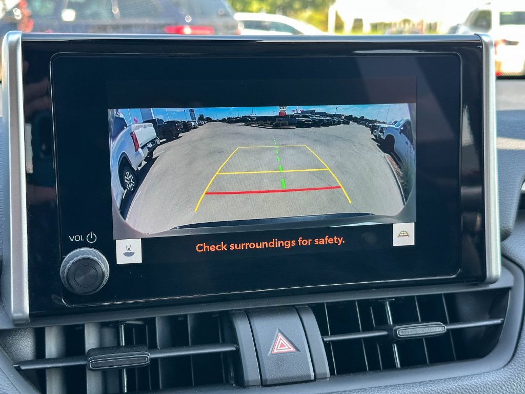 Used 2025 Toyota RAV4 XLE FWD image 32