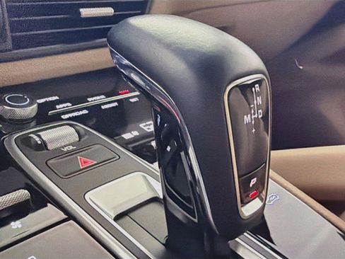 Certified 2023 Porsche Cayenne AWD/4WD image 34