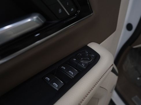 Used 2025 GMC Yukon XL Denali w/ Denali Reserve Package image 22