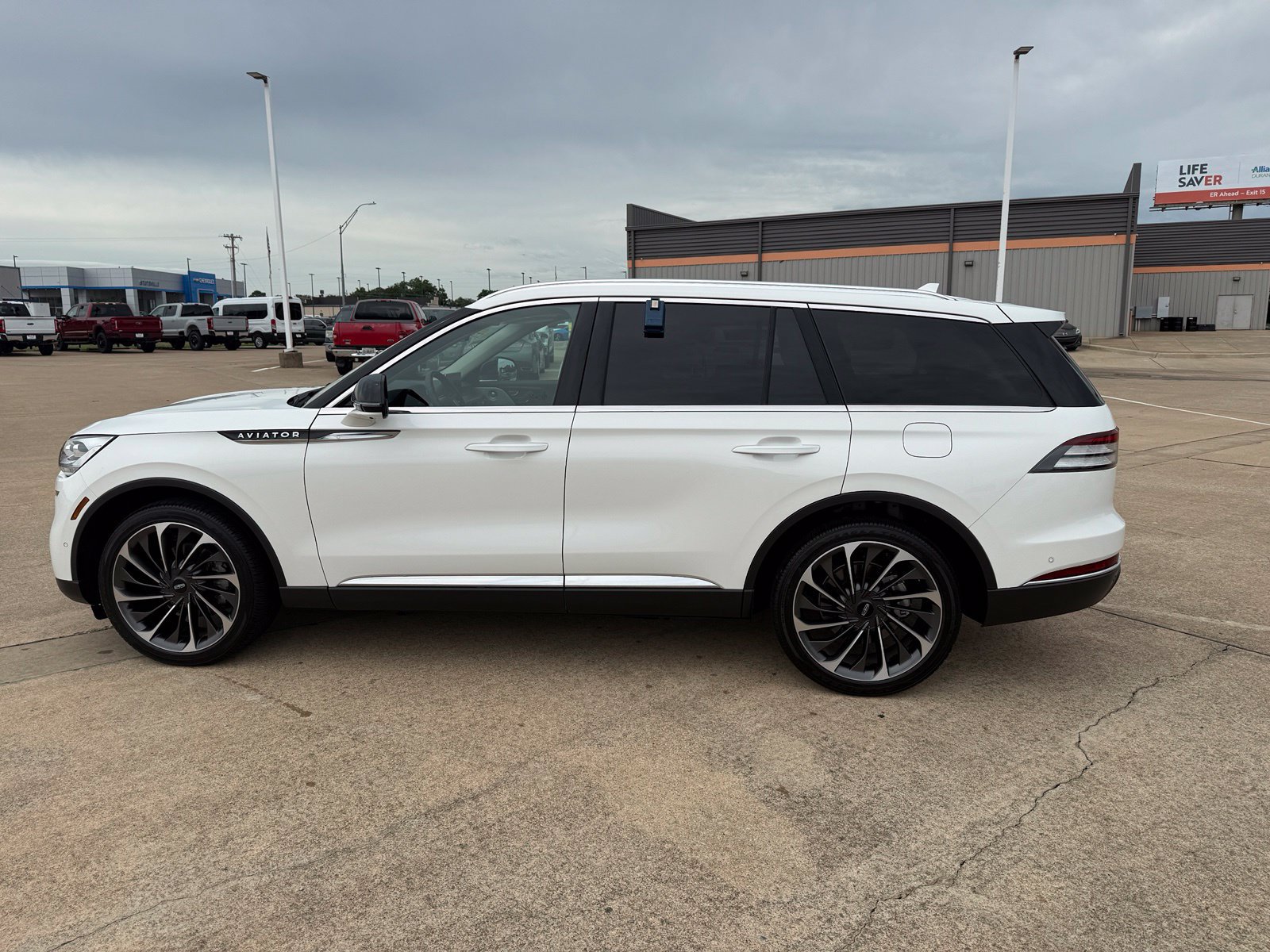 Used 2022 Lincoln Aviator Reserve w/ Equipment Group 201A AWD/4WD image 8