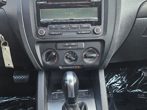 Used 2014 Volkswagen Jetta S image 16