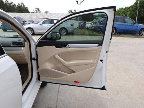 Used 2013 Volkswagen Passat TDI SE FWD image 25