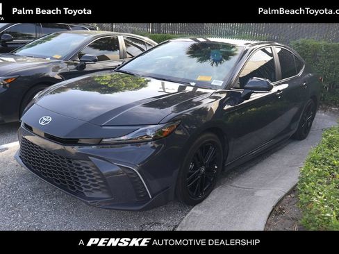 Used 2025 Toyota Camry SE w/ Convenience Package FWD image 1