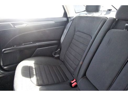 Used 2020 Ford Fusion SE image 11