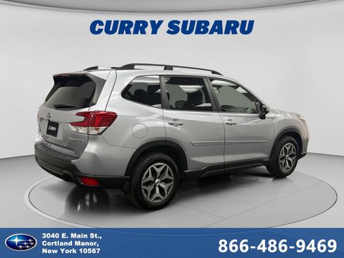 Used 2021 Subaru Forester Premium image 5