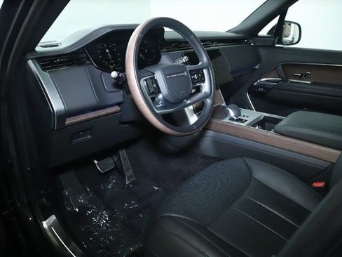 Used 2025 Land Rover Range Rover SE AWD/4WD image 16