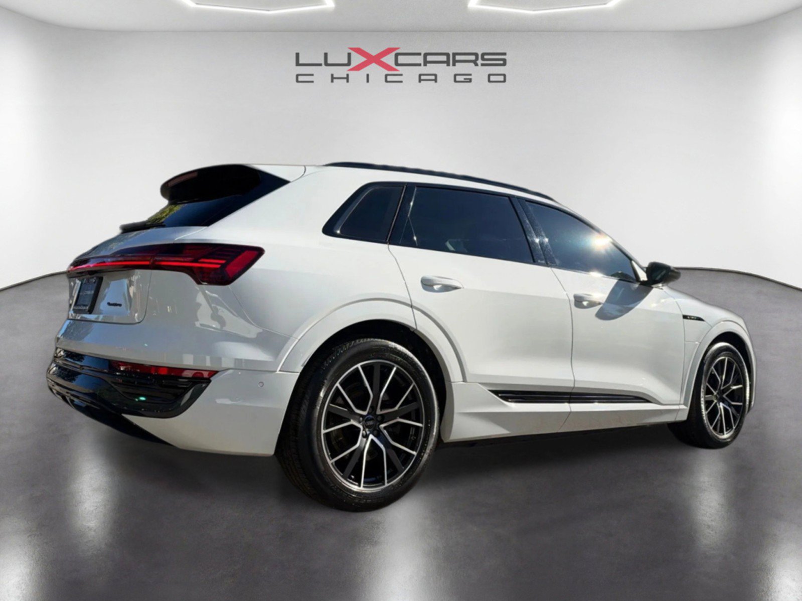 Used 2024 Audi Q8 e-tron Premium Plus w/ Premium Plus Package AWD/4WD image 5