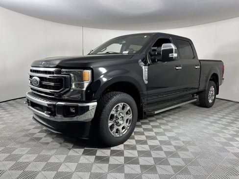 Used 2022 Ford F250 Lariat w/ Chrome Package image 3