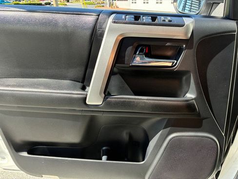 Used 2014 Toyota 4Runner SR5 Premium image 15