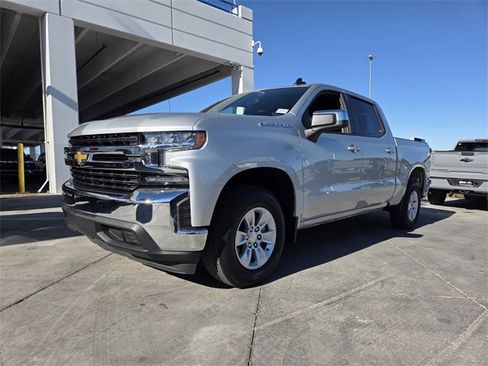 Used 2022 Chevrolet Silverado 1500 LT image 2
