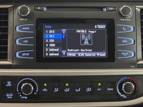 Used 2019 Toyota Highlander LE AWD/4WD image 23