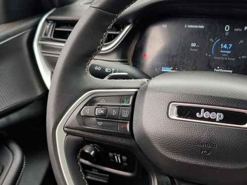 Used 2023 Jeep Grand Cherokee L Laredo AWD/4WD image 20
