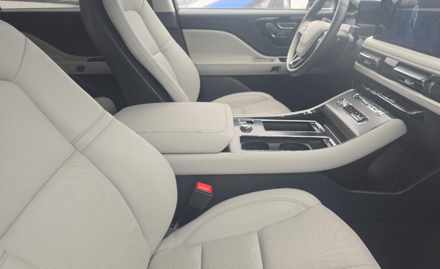 Used 2026 Lincoln Aviator AWD image 13