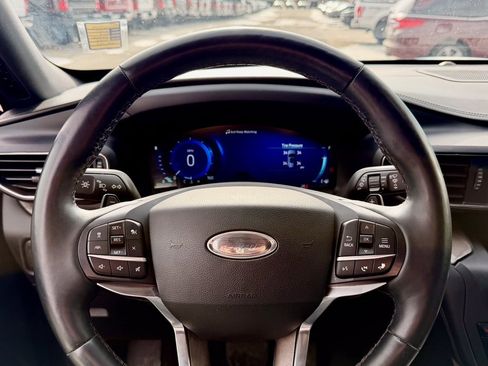 Used 2020 Ford Explorer Platinum w/ Premium Technology Package image 30