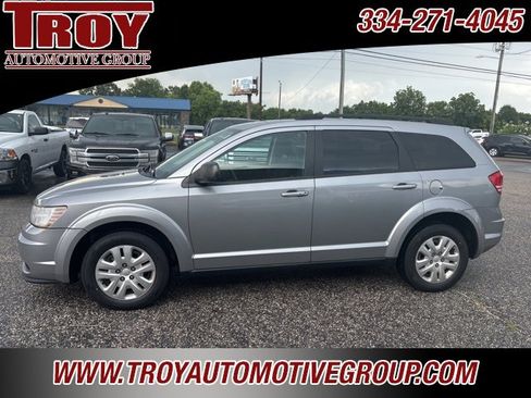 Used 2020 Dodge Journey SE image 1
