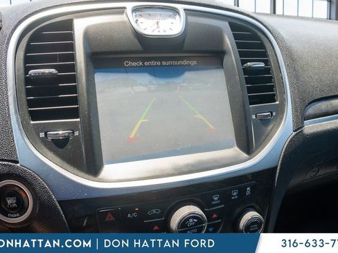 Used 2014 Chrysler 300 C RWD image 9