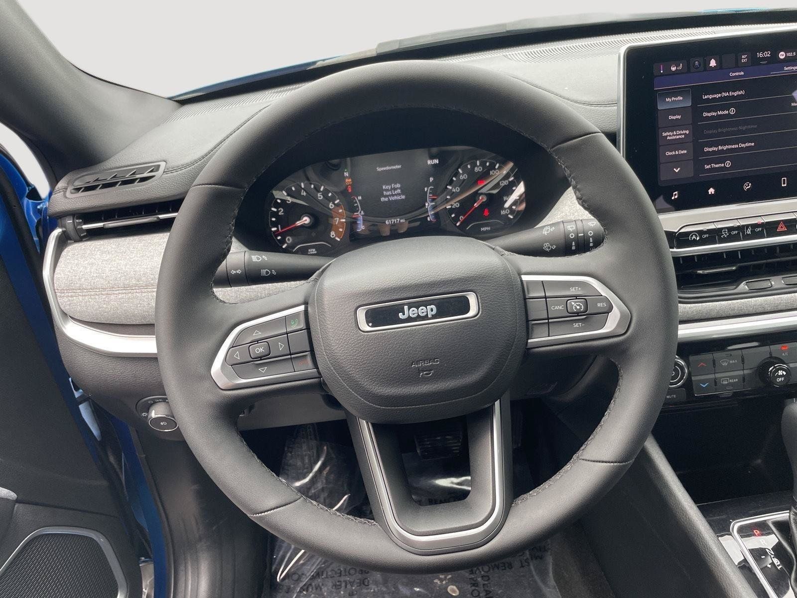 Used 2023 Jeep Compass Latitude AWD/4WD image 19