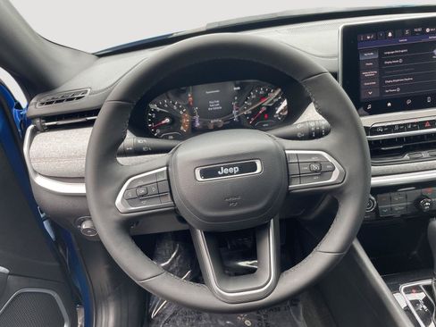 Used 2023 Jeep Compass Latitude AWD/4WD image 19