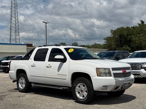 Used 2011 Chevrolet Avalanche LT w/ Luxury Package AWD/4WD image 8