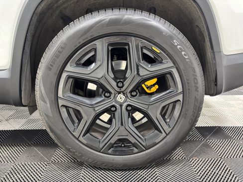 Used 2023 Rivian R1S Adventure image 10