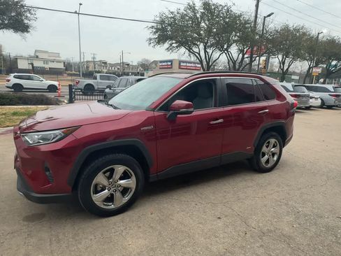 Used 2019 Toyota RAV4 Limited w/ Limited Grade Weather Package AWD/4WD image 4