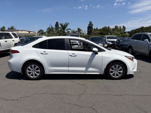 Used 2025 Toyota Corolla LE FWD image 3