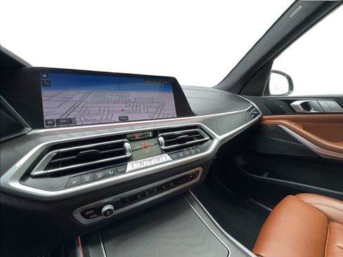 Used 2022 BMW X7 xDrive40i w/ M Sport Package AWD/4WD image 49