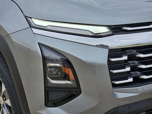 New 2026 Chevrolet Equinox LT FWD image 10