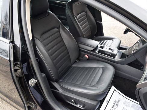 Used 2017 Ford Fusion SE w/ Fusion SE Technology Package image 33