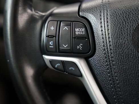 Used 2018 Toyota Highlander Plus image 12