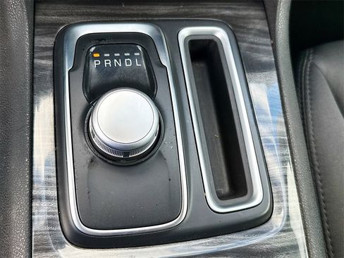 Used 2022 Chrysler 300 Touring w/ Sport Appearance Package image 17