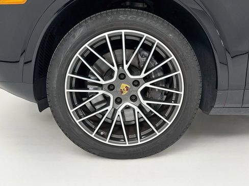 Certified 2023 Porsche Cayenne Coupe AWD/4WD image 32